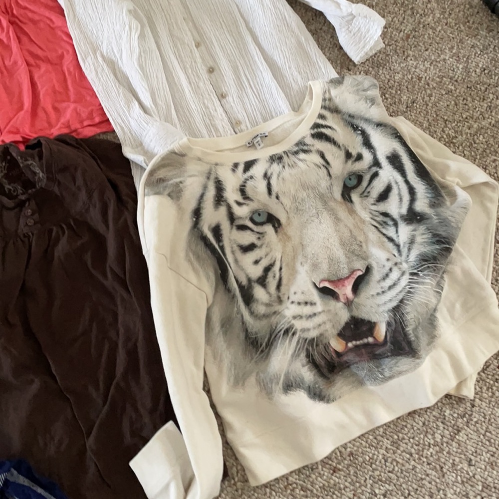 Random Clothes Bundle Size Medium - image 5